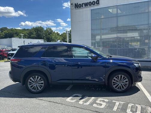 2024 Nissan Pathfinder SL