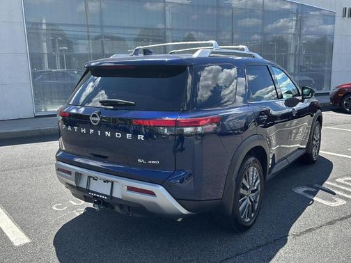 2024 Nissan Pathfinder SL