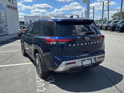 2024 Nissan Pathfinder SL