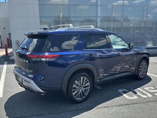 2024 Nissan Pathfinder SL