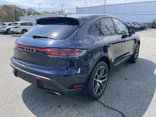 Night Blue Metallic 2023 Porsche Macan Base
