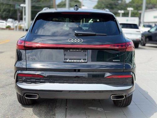 Mythos Black Metallic 2026 Audi Q5 PLUS
