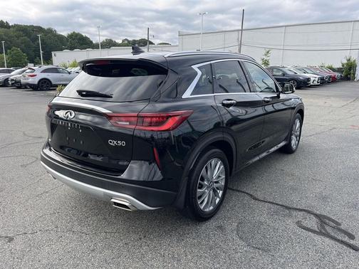 2023 INFINITI QX50 Luxe