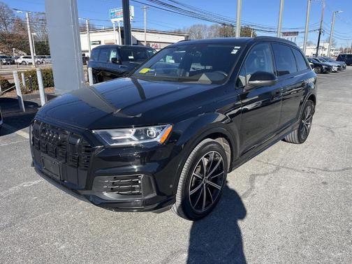 2022 Audi Q7 55 Premium