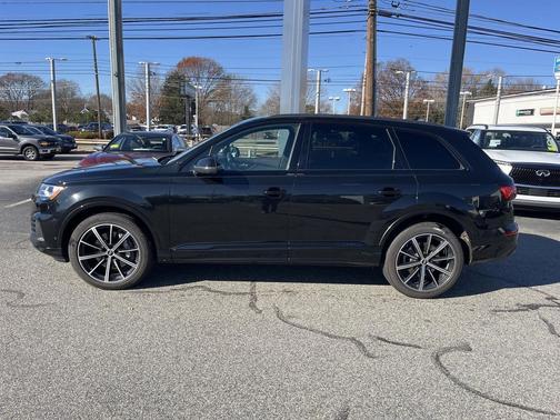 2022 Audi Q7 55 Premium