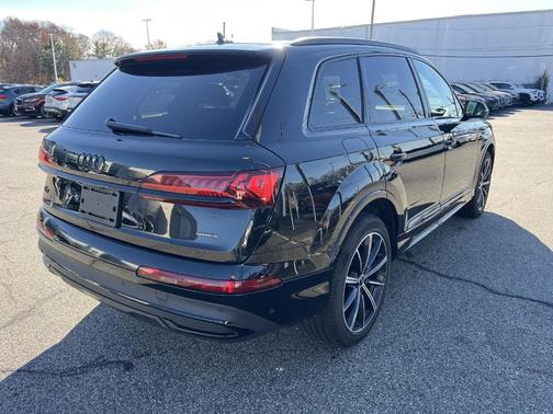 2022 Audi Q7 55 Premium