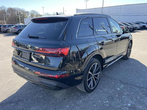 2022 Audi Q7 55 Premium