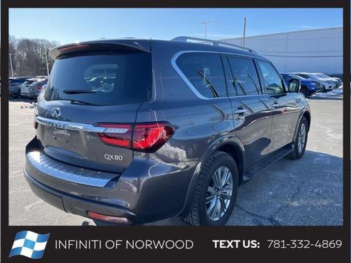 2023 INFINITI QX80 LUXE