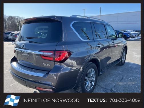2023 INFINITI QX80 LUXE