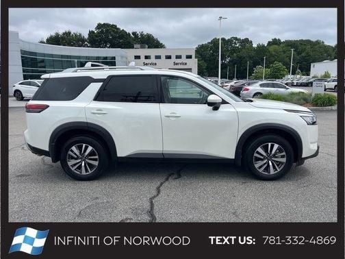 2024 Nissan Pathfinder SL