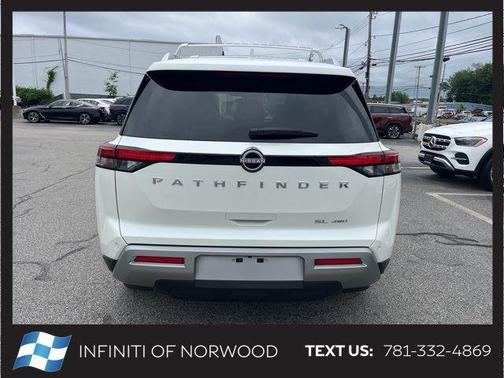 2024 Nissan Pathfinder SL