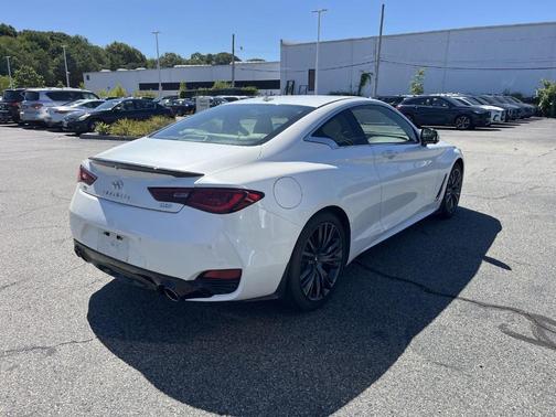 2022 INFINITI Q60 LUXE