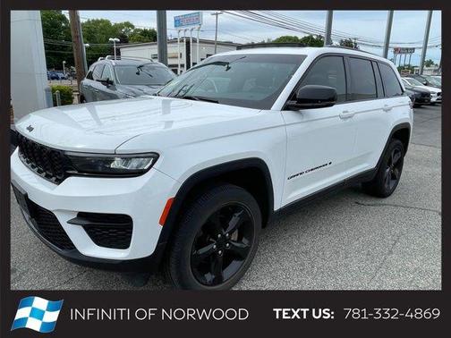 Bright White Clearcoat 2024 Jeep Grand Cherokee Laredo