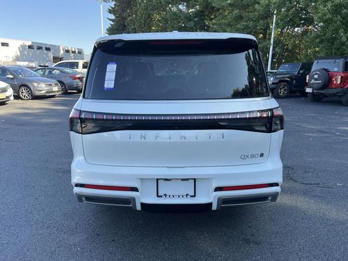 2026 INFINITI QX80 Luxe