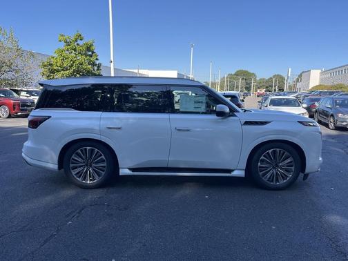2026 INFINITI QX80 Luxe