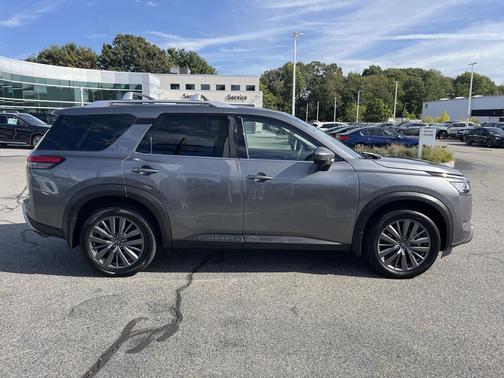 2024 Nissan Pathfinder SL