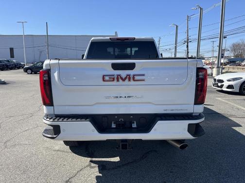 White Frost Tri-Coat 2025 GMC Sierra 2500 Denali