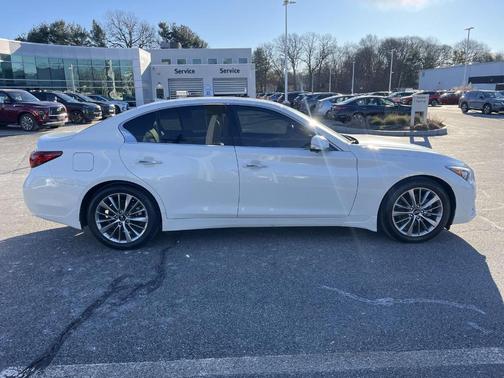 2023 INFINITI Q50 LUXE