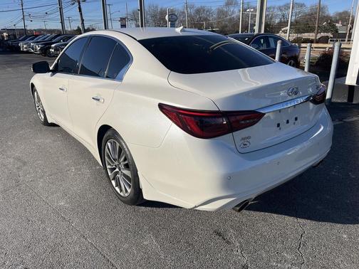 2023 INFINITI Q50 LUXE