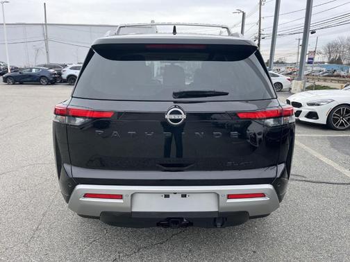 Black 2024 Nissan Pathfinder SL