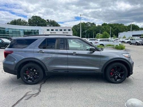Gray Metallic 2022 Ford Explorer ST