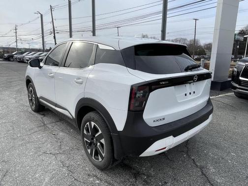 2025 Nissan Kicks SV