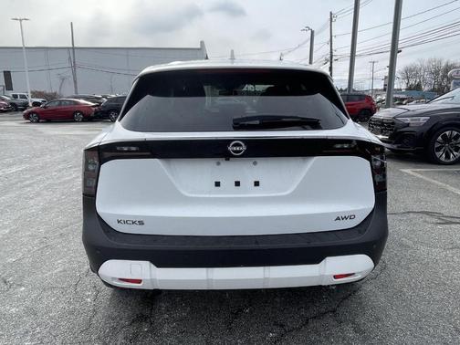 2025 Nissan Kicks SV