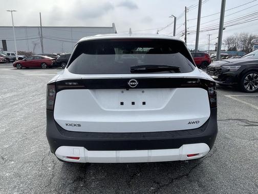 2025 Nissan Kicks SV