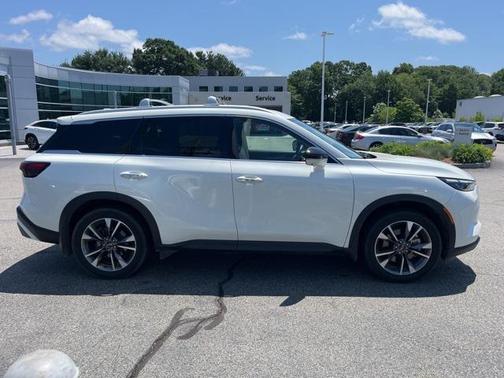 2022 INFINITI QX60 LUXE