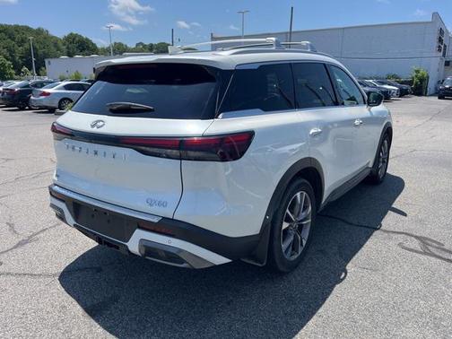 2022 INFINITI QX60 LUXE
