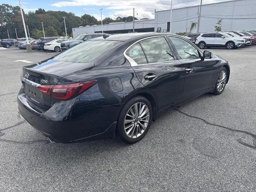 2022 INFINITI Q50 LUXE
