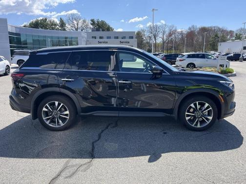 Mineral Black 2023 INFINITI QX60 Luxe