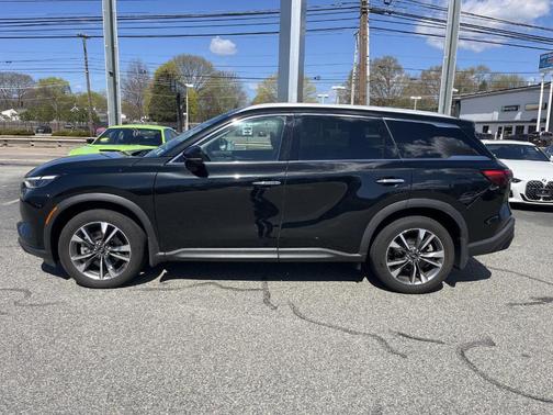 Mineral Black 2023 INFINITI QX60 Luxe