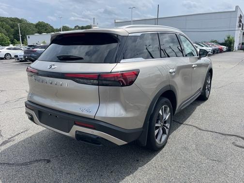 2024 INFINITI QX60 LUXE