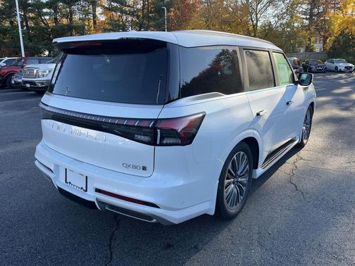 2026 INFINITI QX80 Luxe