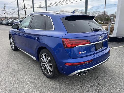 Ultra Blue Metallic 2024 Audi SQ5 3.0T Prestige