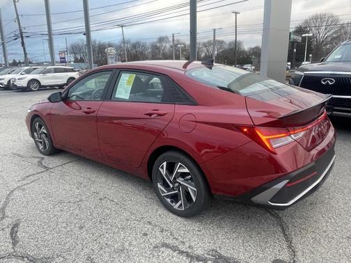 2025 Hyundai ELANTRA HEV SEL