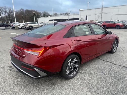 2025 Hyundai ELANTRA HEV SEL