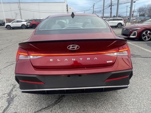 2025 Hyundai ELANTRA HEV SEL