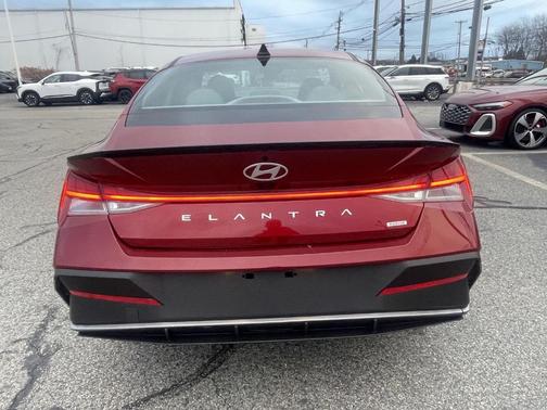 2025 Hyundai ELANTRA HEV SEL