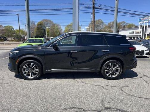 Mineral Black 2023 INFINITI QX60 Luxe