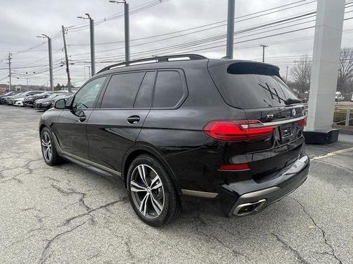 Black Sapphire Metallic 2022 BMW X7 M50i