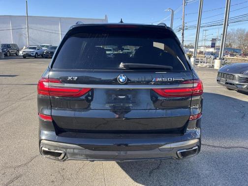 2022 BMW X7 M50i