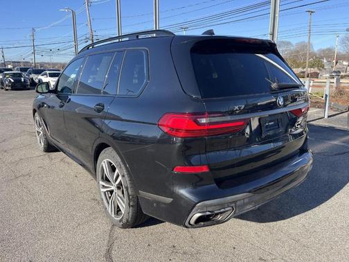 2022 BMW X7 M50i