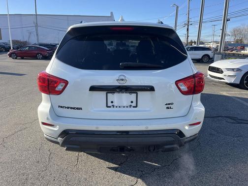 2019 Nissan Pathfinder SL