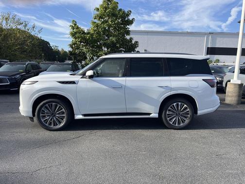 2026 INFINITI QX80 Luxe