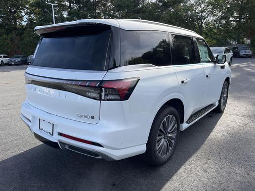 2026 INFINITI QX80 Luxe