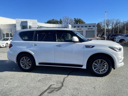 2024 INFINITI QX80 Luxe