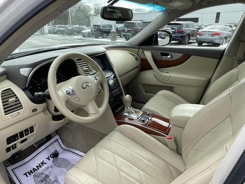 2015 INFINITI QX70 Base