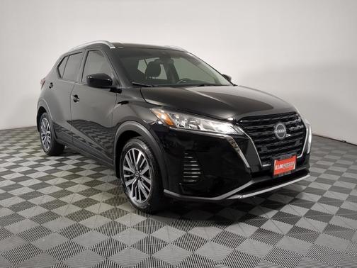 Super Black 2024 Nissan Kicks SV